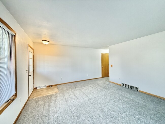 Building Photo - 1124-1126 Brown Dr