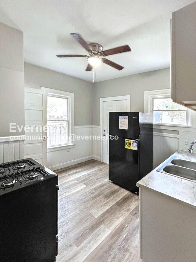 Building Photo - 1334 W 89th St