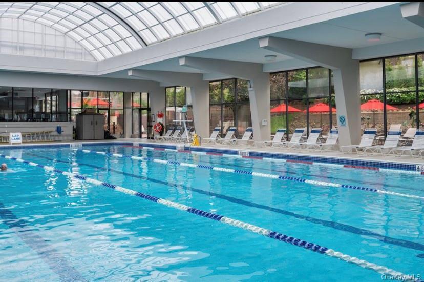 Foto del edificio - 2 Bay Club Dr