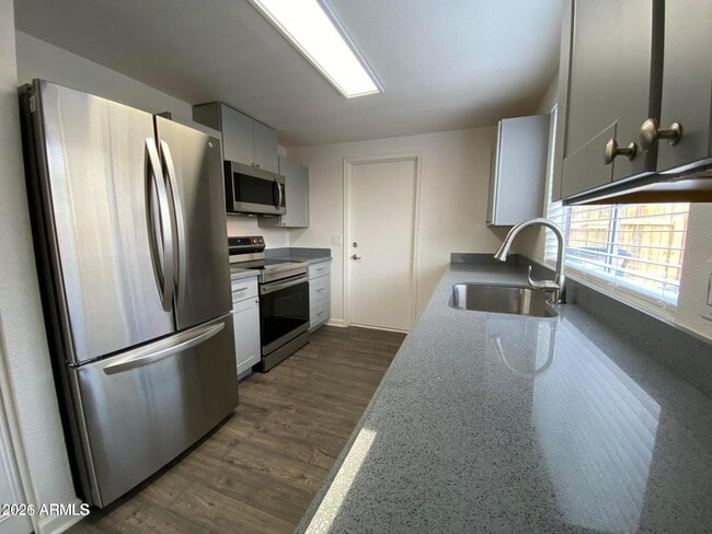 Building Photo - 2408 N Longmore St