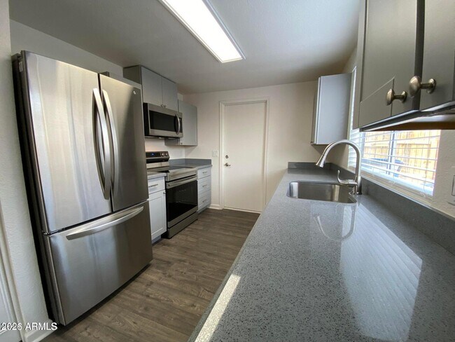 Foto del edificio - 2408 N Longmore St