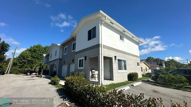 Foto del edificio - 811 NW 3rd Ave