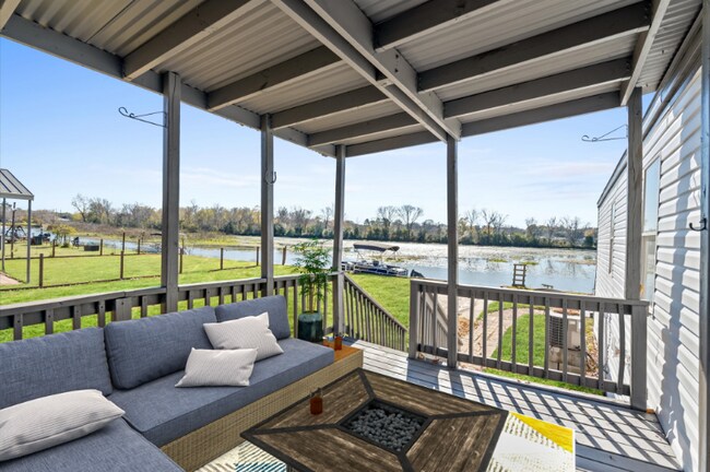 Foto del edificio - 12701 Paradise View Ct W