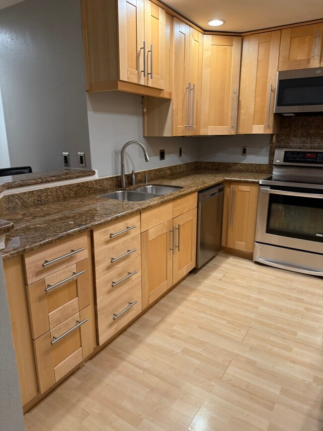 Foto del edificio - 1344 Bellevue Way NE