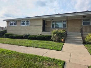 Building Photo - 525 Yates Ave