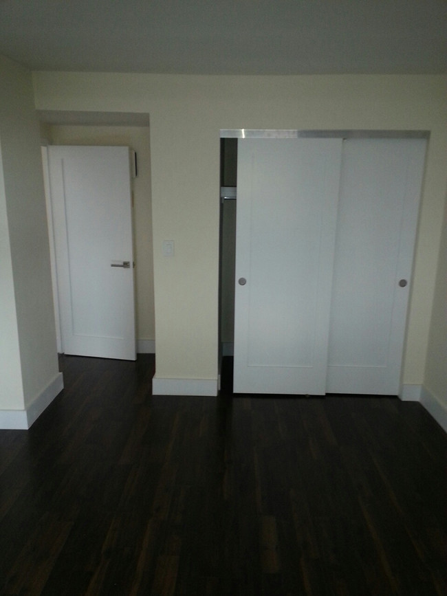 Building Photo - 10440 Queens Blvd