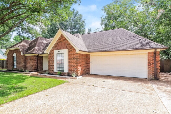 Foto del edificio - 4879 Baywood Dr