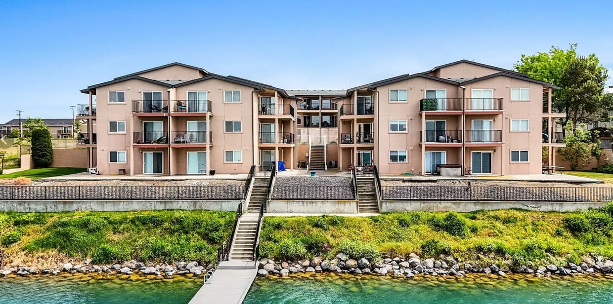 Primary Photo - Lake Front Condo! Available NOW!