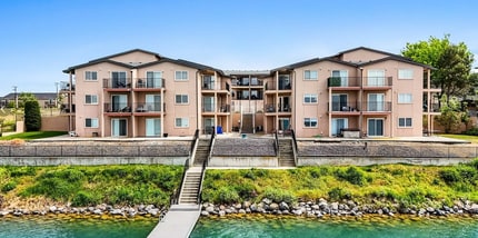 Building Photo - 2900 W Marina Dr
