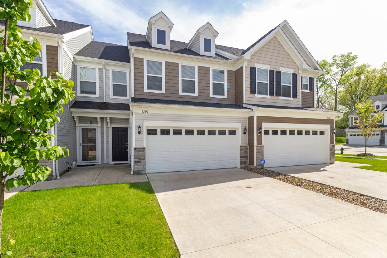 Primary Photo - 27661 Serviceberry Ct