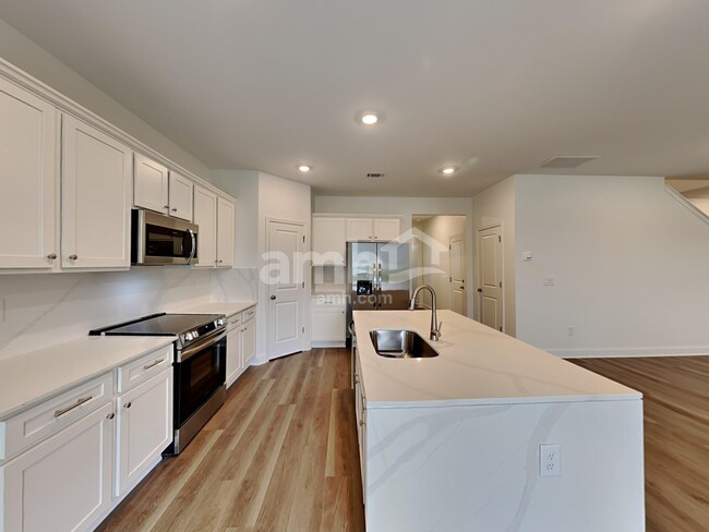 Foto del edificio - 12 Hickory Ln