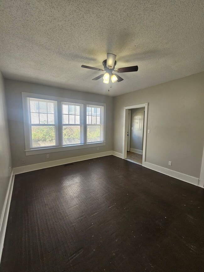 Foto del edificio - 1033 E 5th St