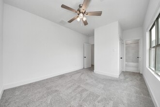 Building Photo - 615 Oakley St