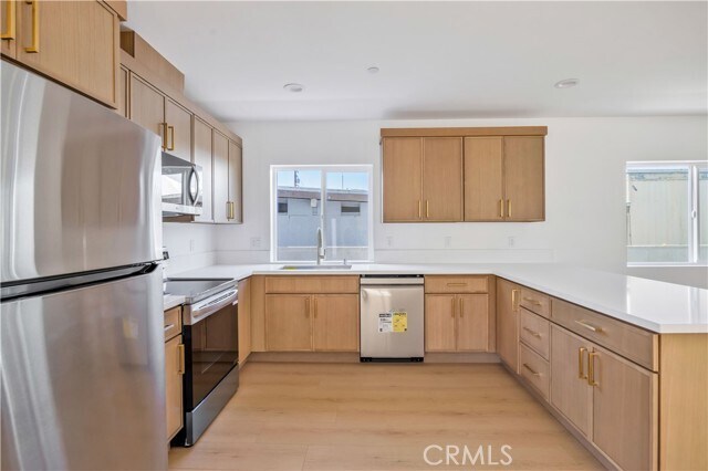 Foto del edificio - 10905 Dalerose Ave