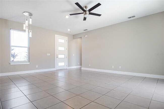 Foto del edificio - 210 Goldenrod Ln