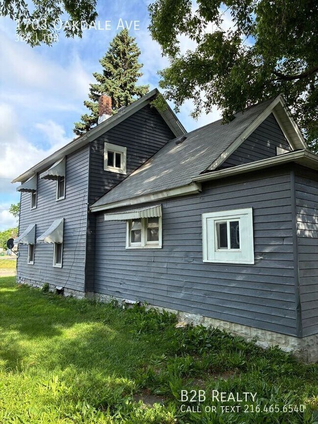 Building Photo - 1703 Oakdale Ave