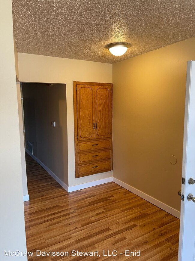 Building Photo - 2 br, 2 bath House - 524 East Broadway Ave.