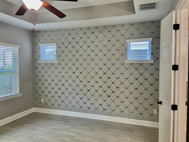 Building Photo - 30 Paradise Valley Dr