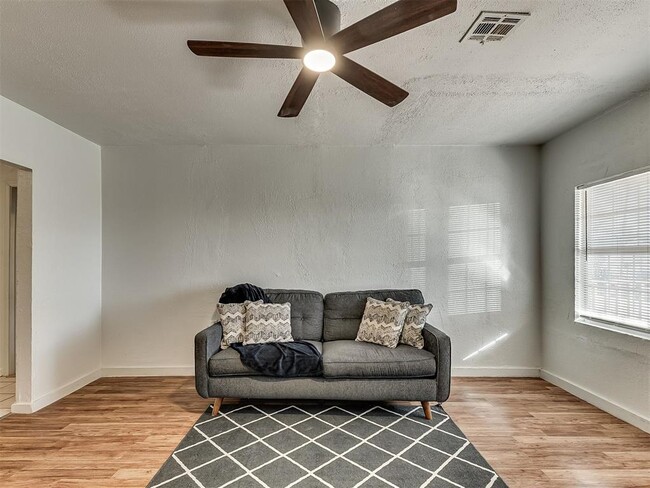 Building Photo - 1229 Meta Ave