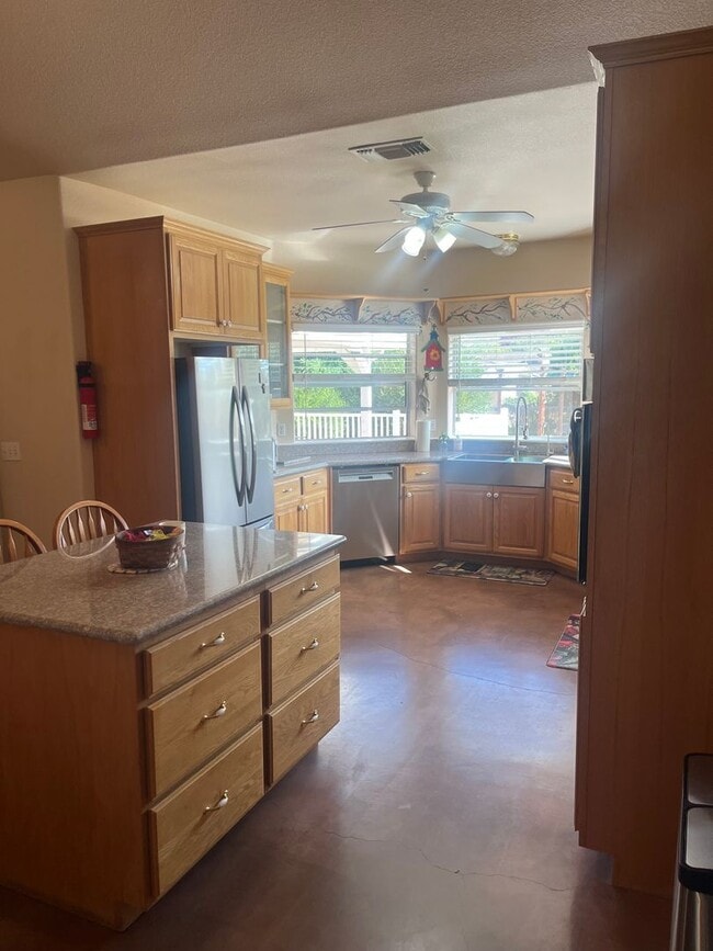 Foto del edificio - Beautiful Templeton Home on Large Lot