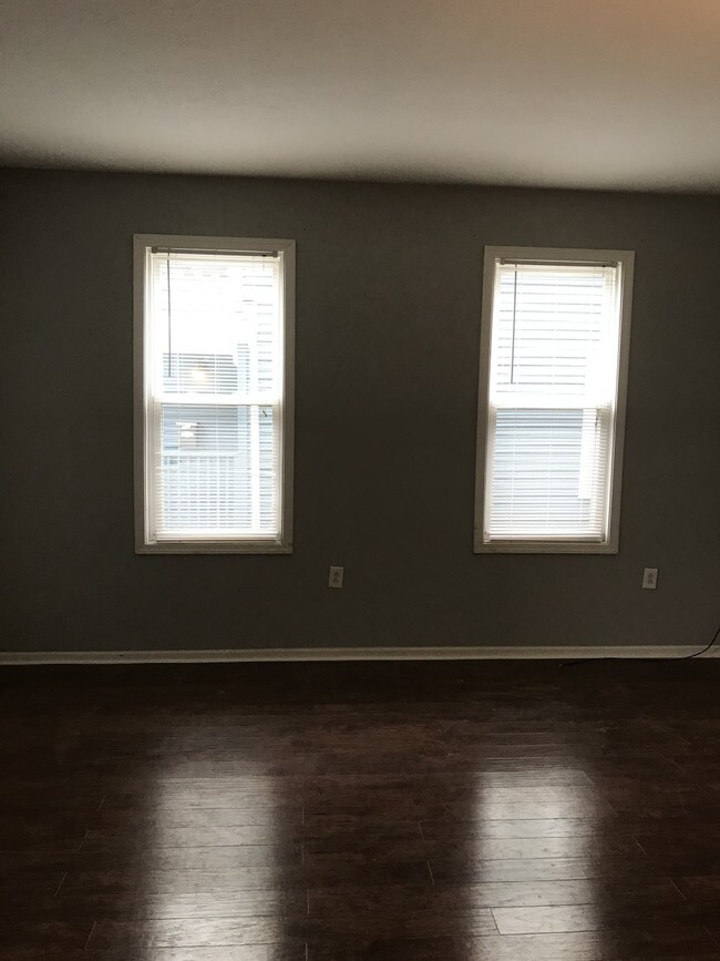 Foto del edificio - 2446 Tremont Ave