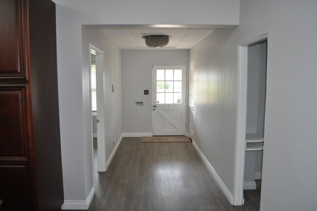 Foto del edificio - La Mesa Detached 4Br/2BA located in Academ...