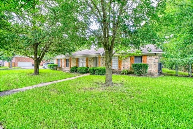 Building Photo - 5911 Dawnridge Dr