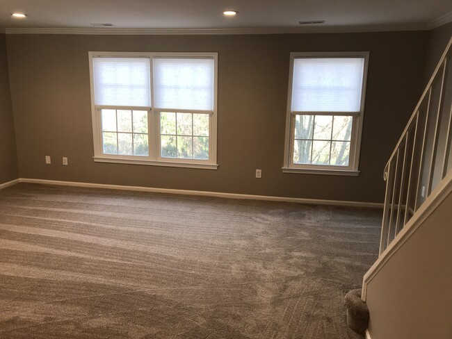 Building Photo - 11112 Cedarwood Dr