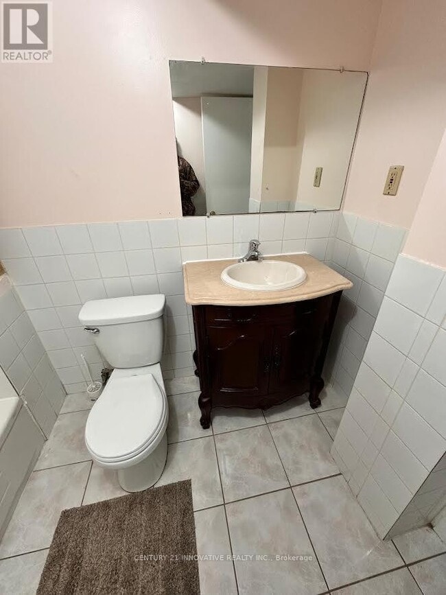 Building Photo - 62 Elson St