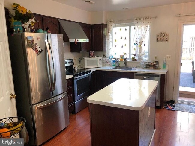 Building Photo - 42994 Beachall St