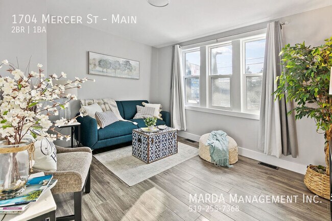 Building Photo - CHARMING 2BED/1BATH MAIN FLOOR IN CENTRAL ...