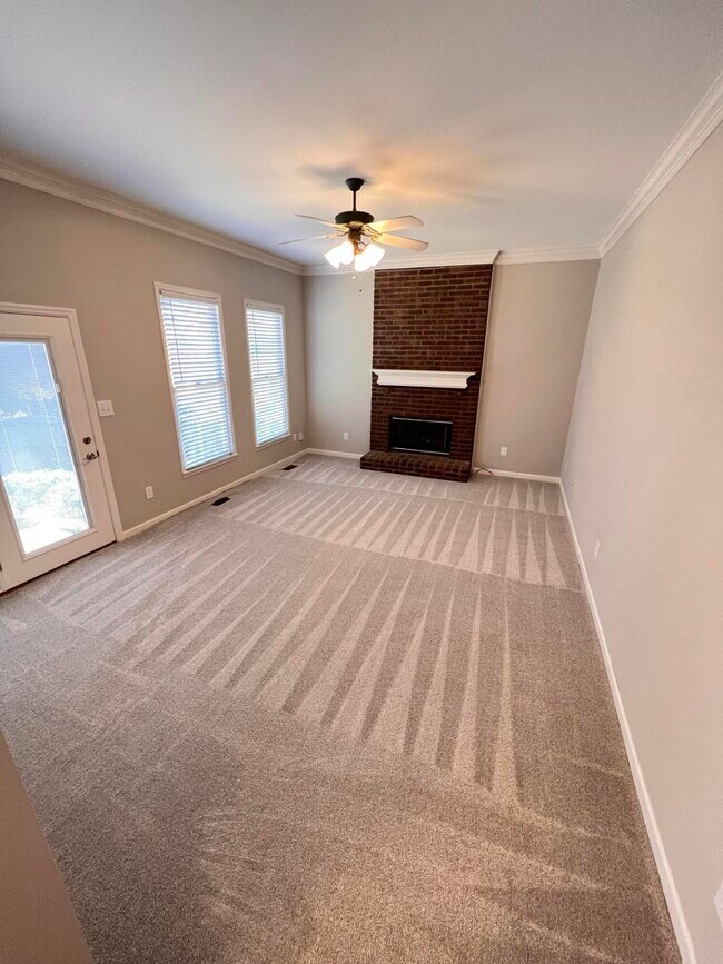 Foto del edificio - 4320 Creek Valley Way