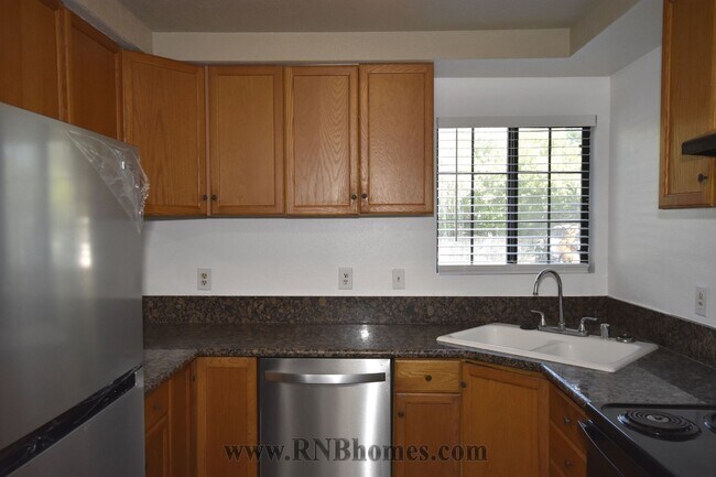 Foto del edificio - 7445 Auburn Oaks Ct