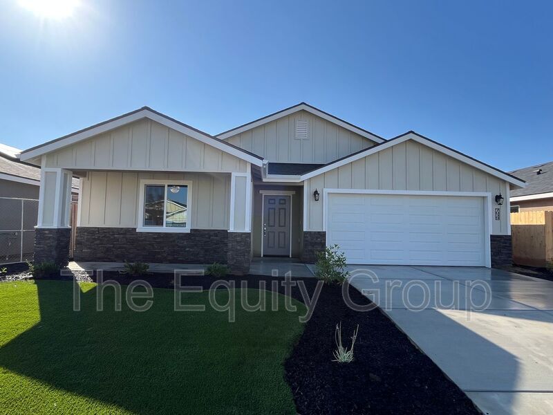 Primary Photo - 7039 W Wren Ave