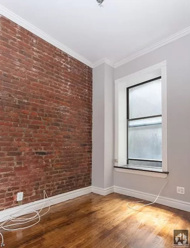 Building Photo - NO FEE One Bed in Soho! Won't Stay on the ...