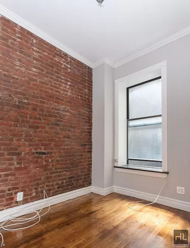 Primary Photo - NO FEE One Bed in Soho! Won't Stay on the ...