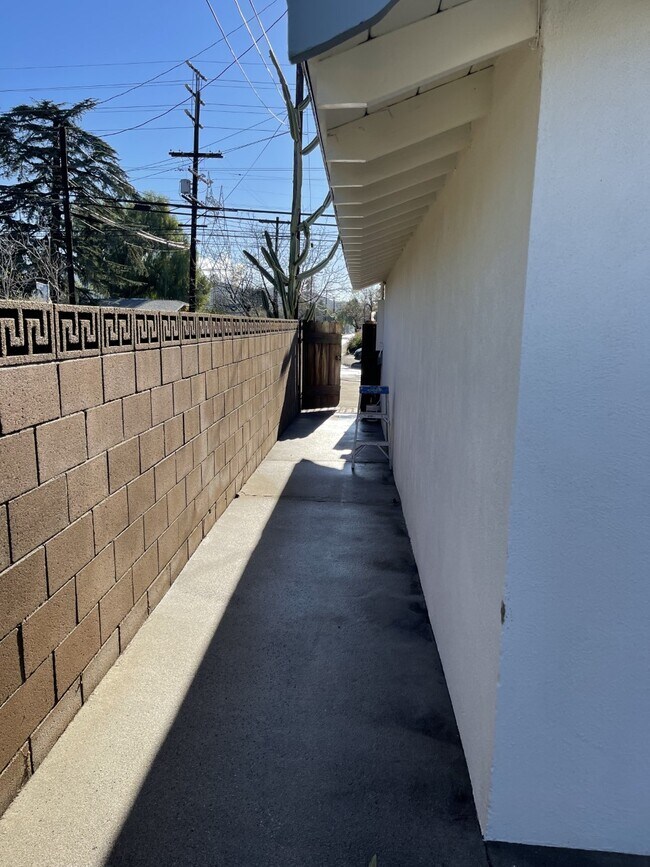 Patio lateral - 11305 Sheldon St