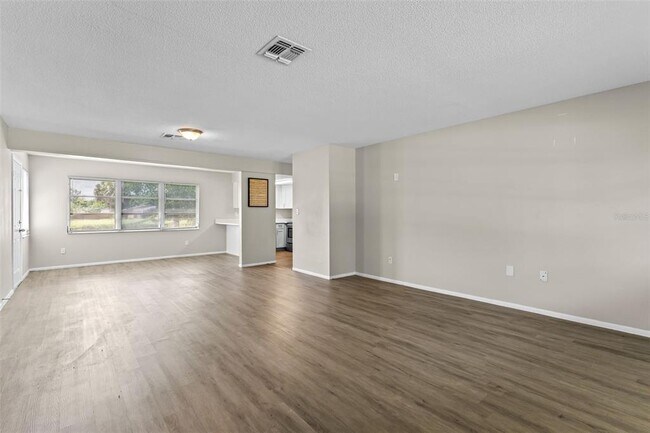 Foto del edificio - 4584 Kirkland Blvd