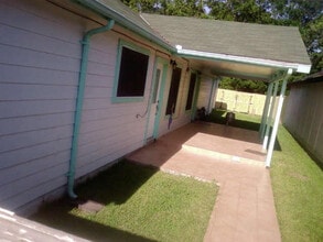 Building Photo - 13835 Northlake Dr