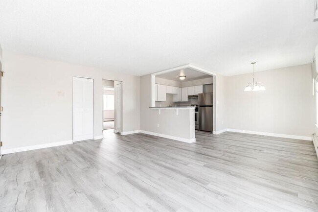 Foto del edificio - 5215 E Exposition Ave