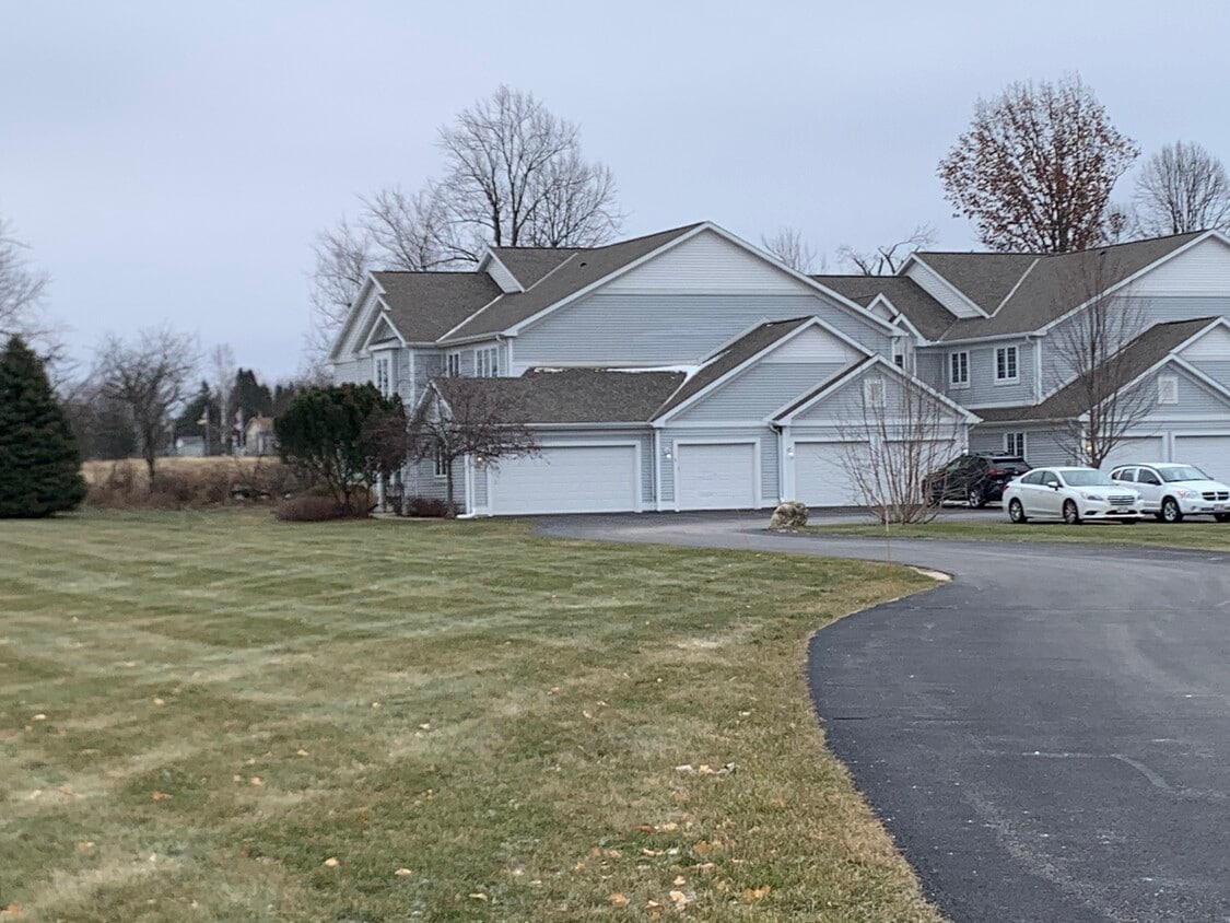 758 Bridlewood Dr Unit C, Hartford, WI 53027 Condo for Rent in