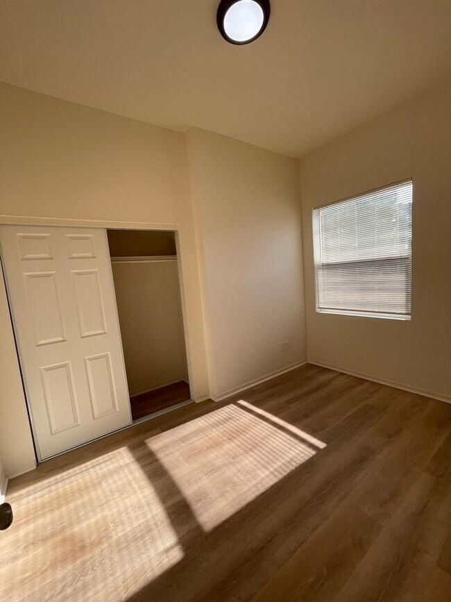 Photo - 1220-1222 30th Apartment