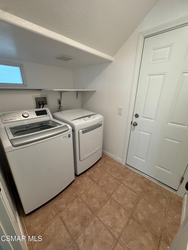 Foto del edificio - 2479 Rikkard Dr