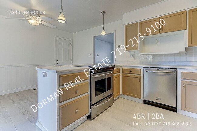 Foto del edificio - 4-Bedroom Ranch Home!
