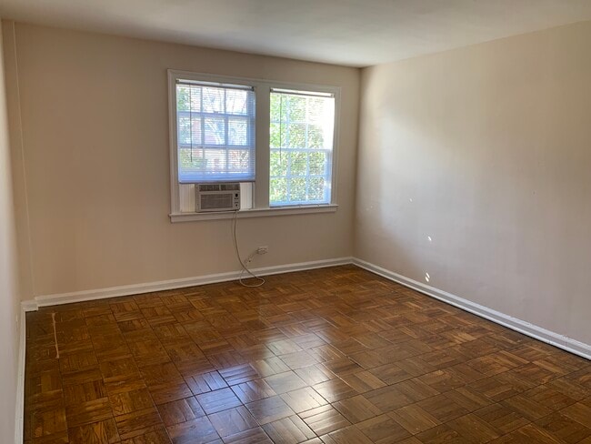 Building Photo - 2820 Fairway Dr