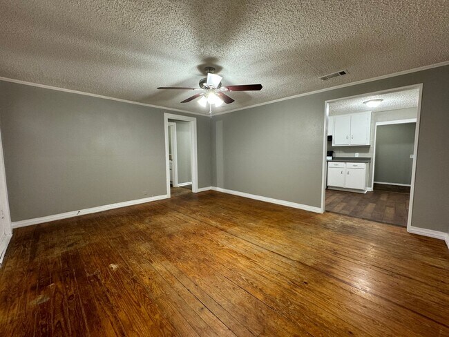 Building Photo - 5633 Highland Ave