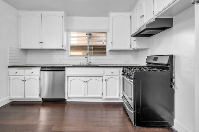 Building Photo - 248 S Rexford Dr