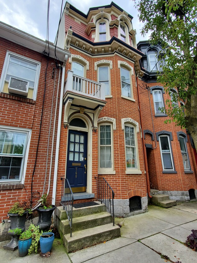 Foto principal - 148 W Pomfret St