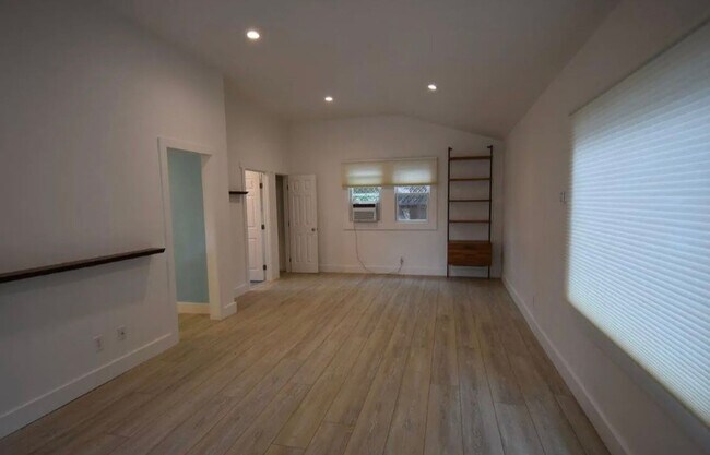 Foto del edificio - 816 Spencer Ave