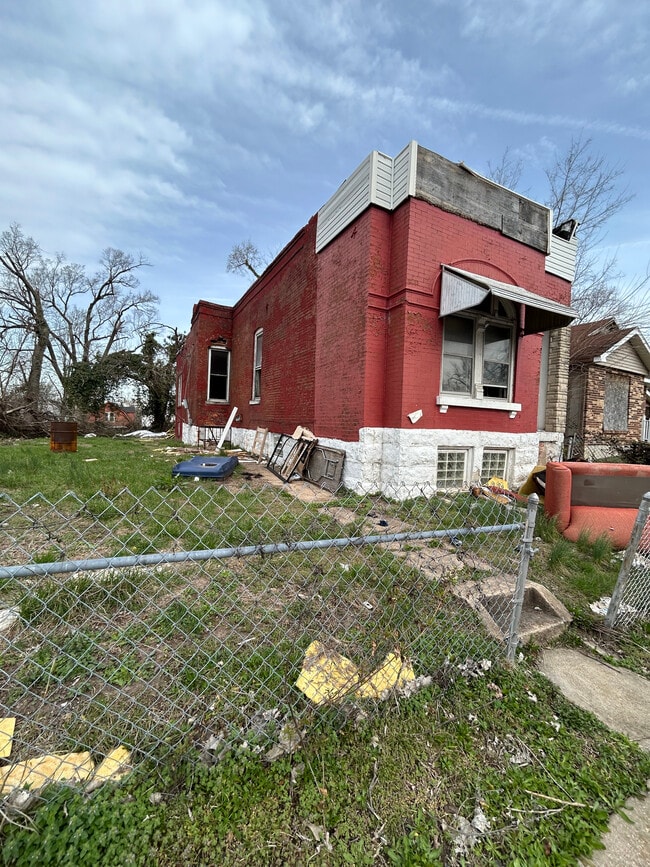 Building Photo - 4043 Camellia Ave